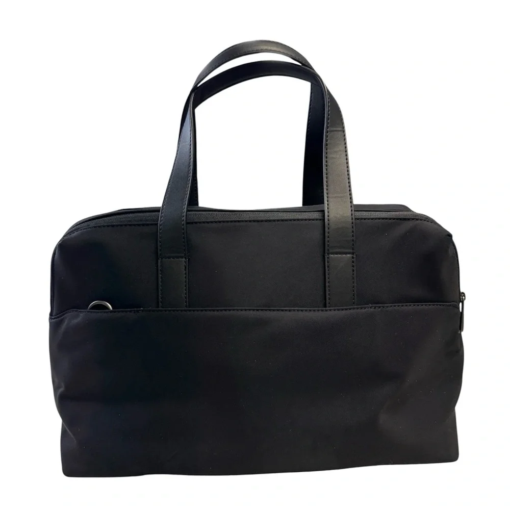 AWAY “The Everywhere Bag”in Black 20L
